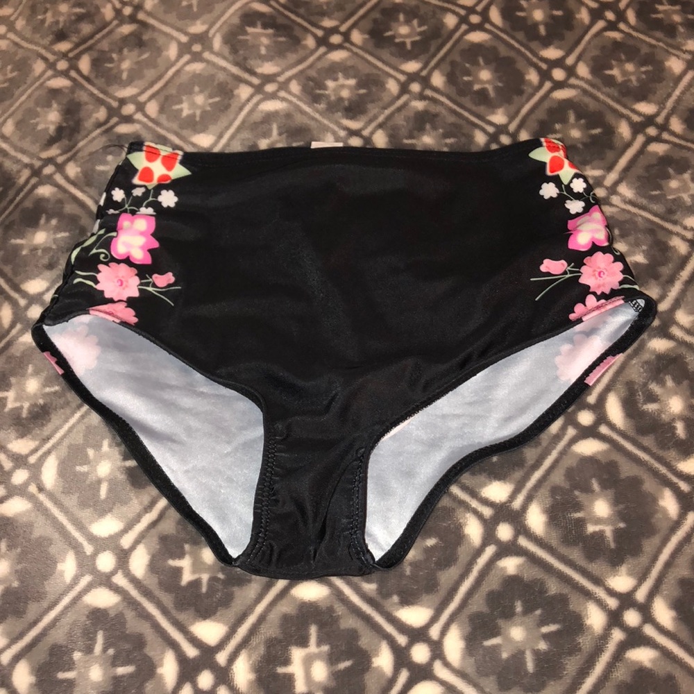 Bikini suit botton